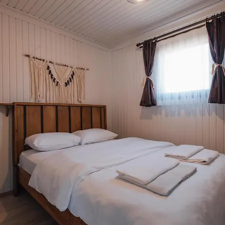 Woody House Bed & Breakfast 4*