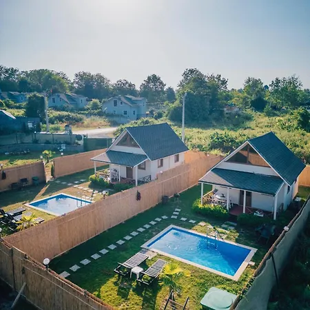 Woody House Bed & Breakfast 4*